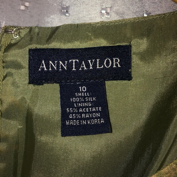 Ann Taylor silk shift. Simple and elegant. Size 10 - Picture 3 of 3